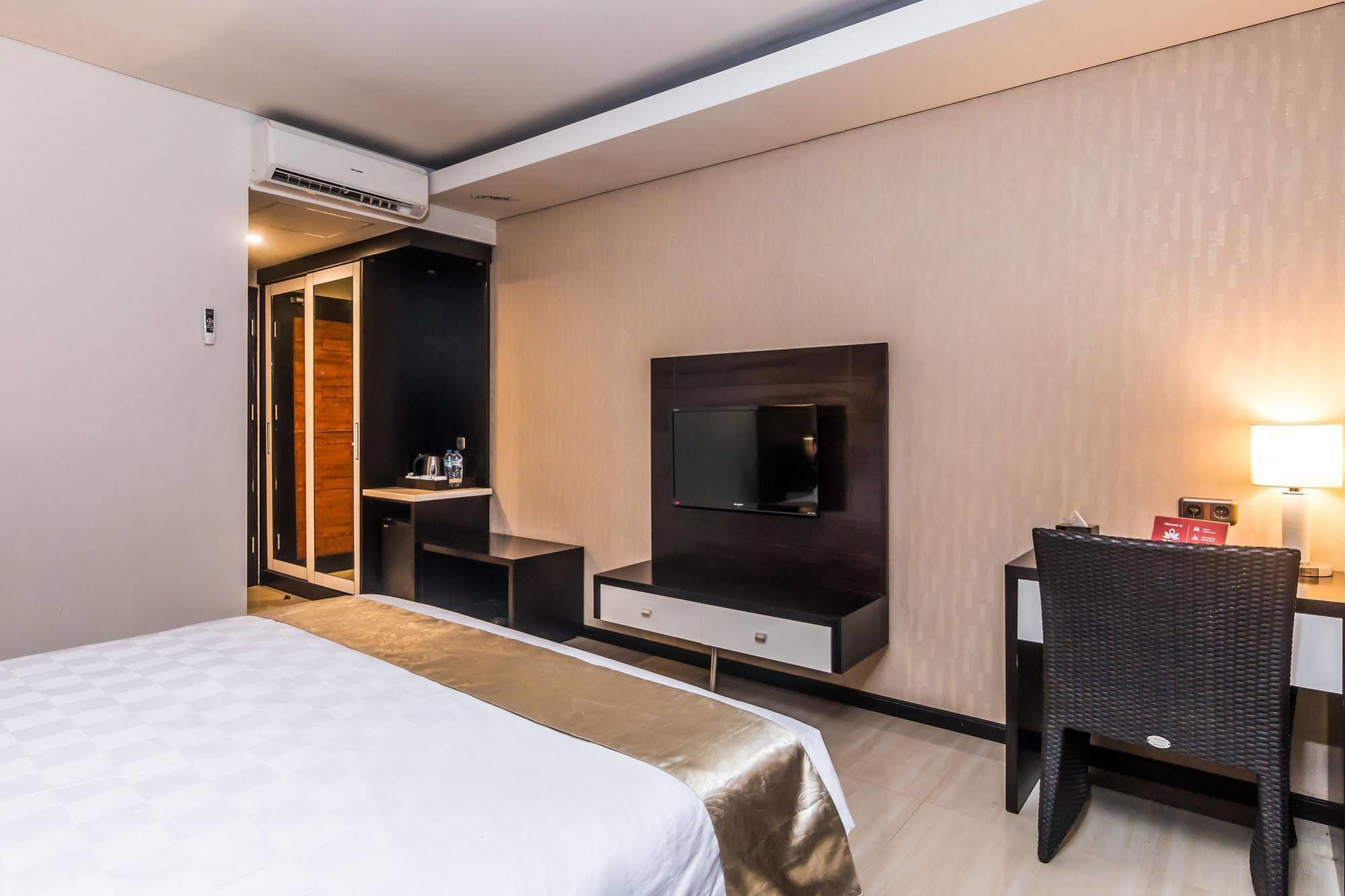 Zen Rooms Denpasar Marlboro Exterior foto